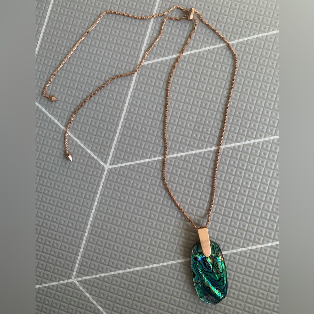 Kendra Scott Inez long pendant in rose gold with abalone shell